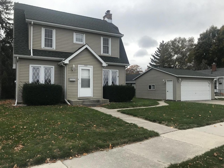 1905 New York Ave, Manitowoc, WI 54220 - photo 1