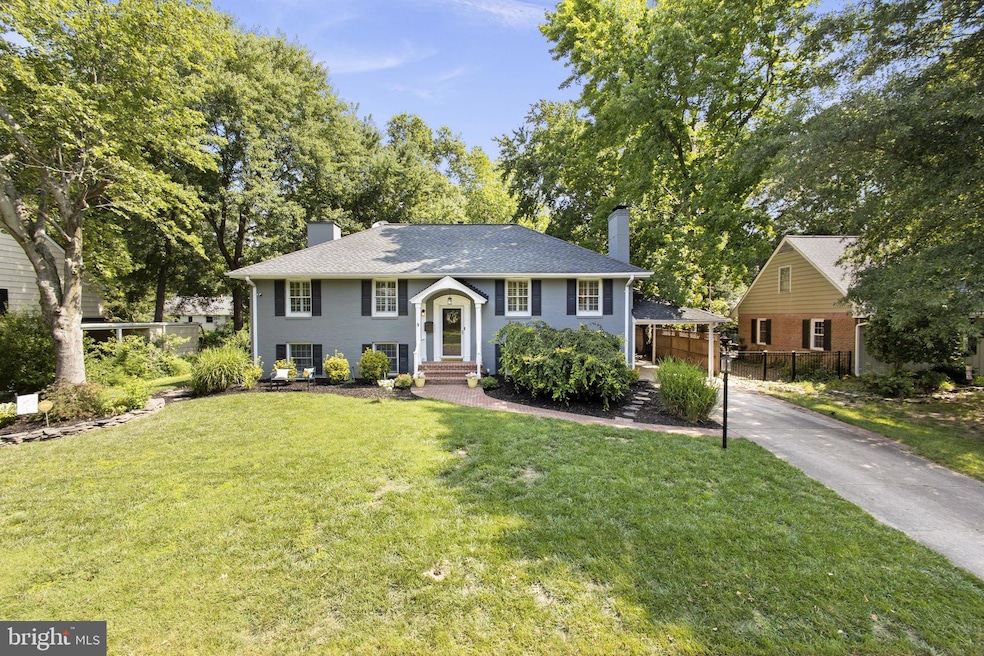 1800 Hackamore Ln, Alexandria, VA 22308 - photo 1