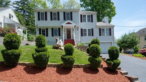 2 Weetamoe St, Worcester, MA 01602 - photo 1