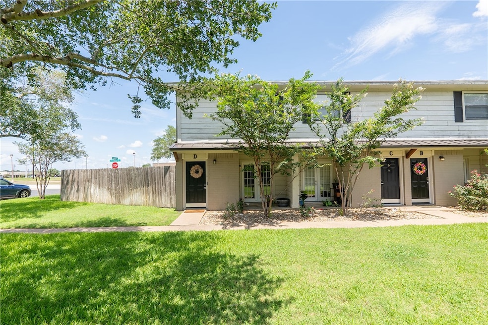 View of front of home featuring a front yard, fenc