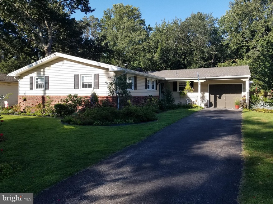 601 Whitman Dr, Blackwood, NJ 08012 - photo 1