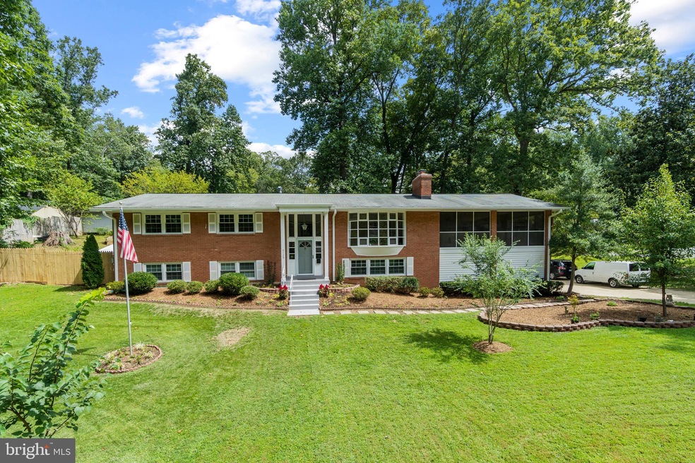 9126 Santayana Dr, Fairfax, VA 22031 - photo 1