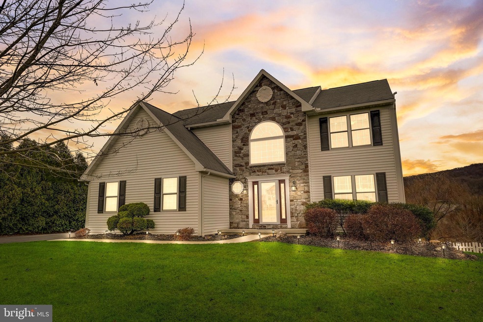 105 Farm View Ct, Douglassville, PA 19518 - photo 1