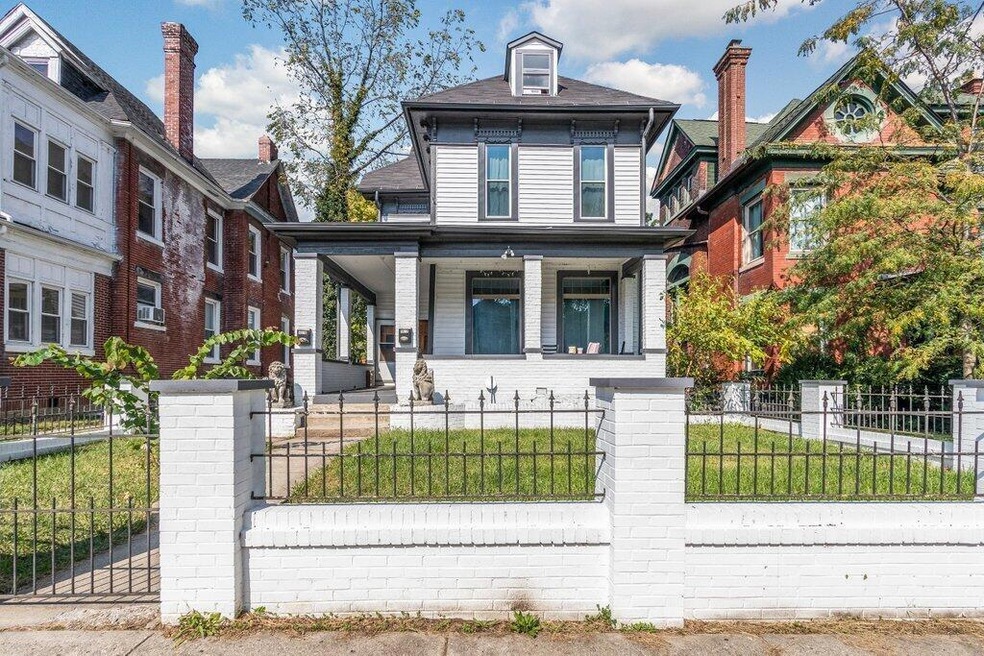 1570 E Long Street-16.jpg-SMALL