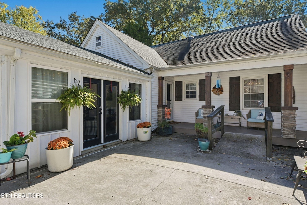 904 Granville Conner Rd, Powell, TN 37849 - photo 1