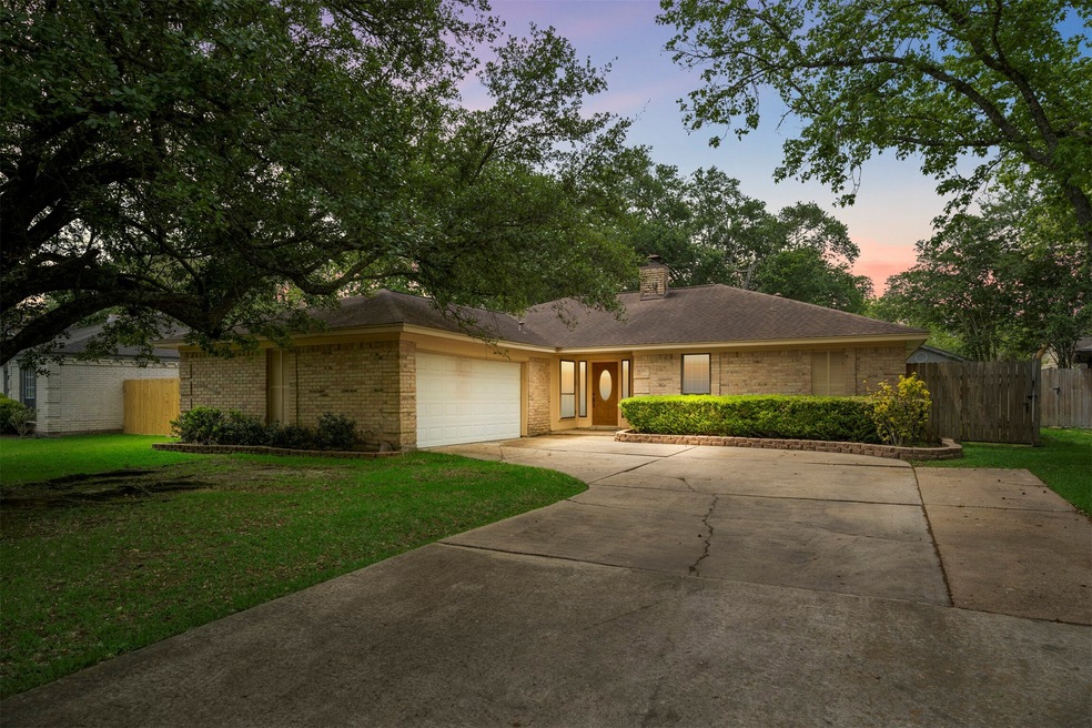 342 Dawn Hill Dr, Friendswood, TX 77546 - photo 1