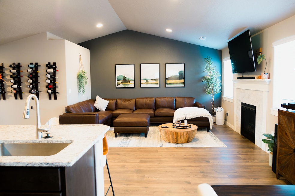 2479 NW Teak Place, Redmond, OR 97756 - photo 1