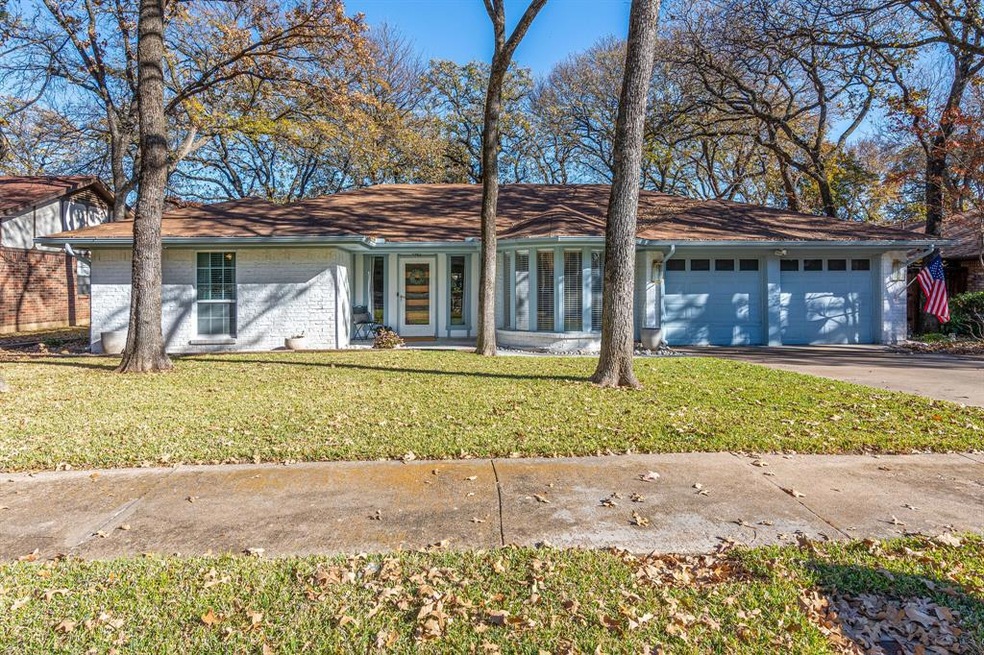 2920 Ridgewood Dr, Hurst, TX 76054 - photo 1