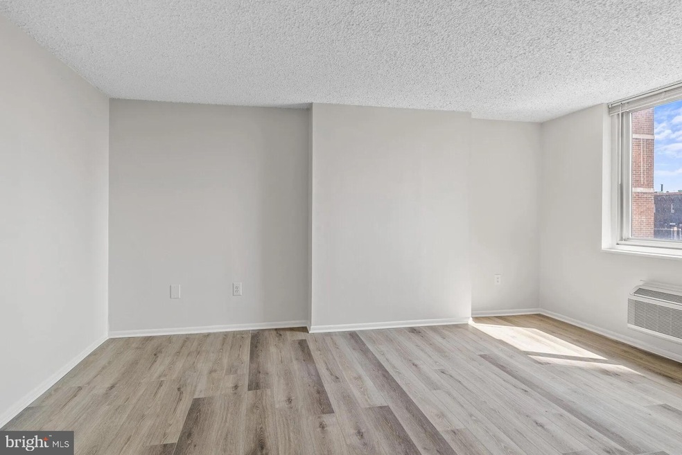 1500 Locust St unit 2B-2705, Philadelphia, PA 19102 - photo 1