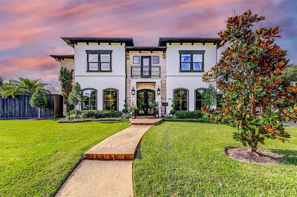 1303 Du Barry Ln, Houston, TX 77018 - photo 1