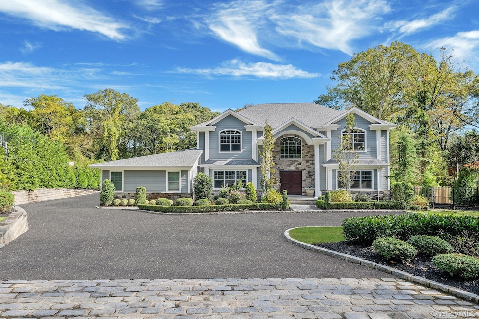 4 Carriage Ct, Dix Hills, NY 11746 - photo 1