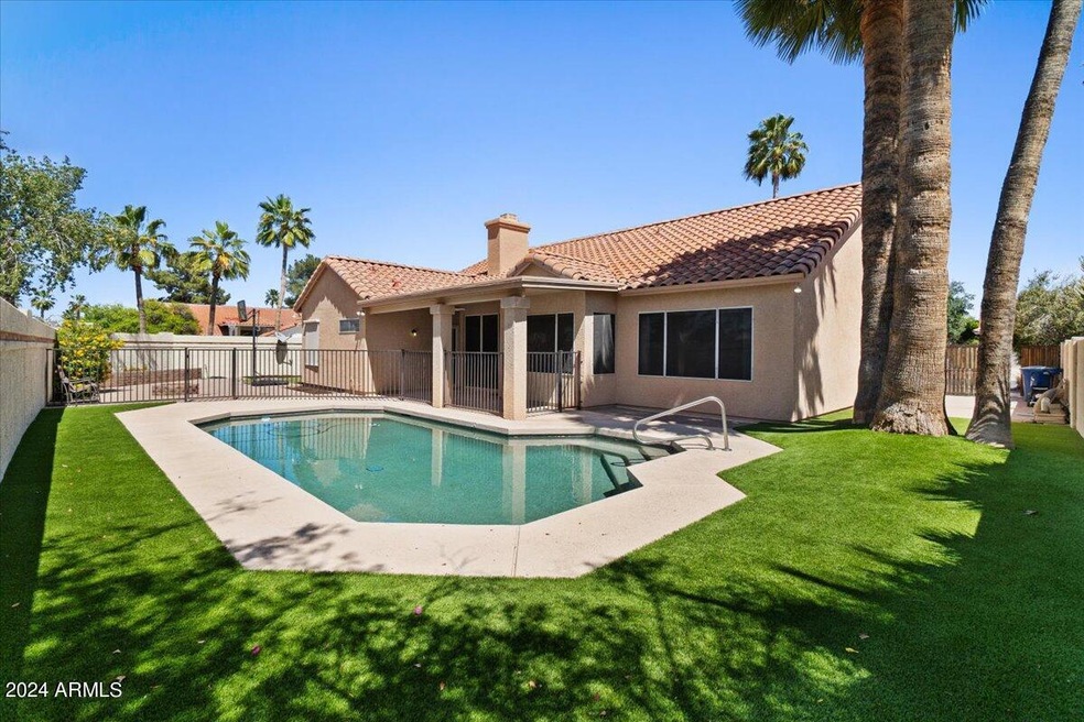 39-Pool & Back of home