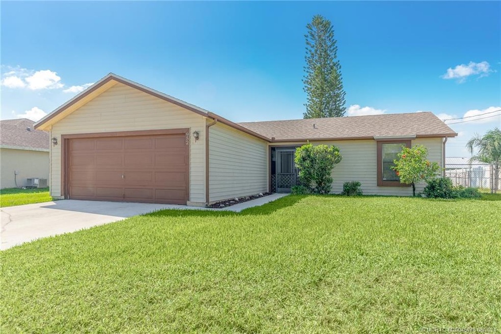 952 SW McComkle Ave, Port Saint Lucie, FL 34953 - photo 1