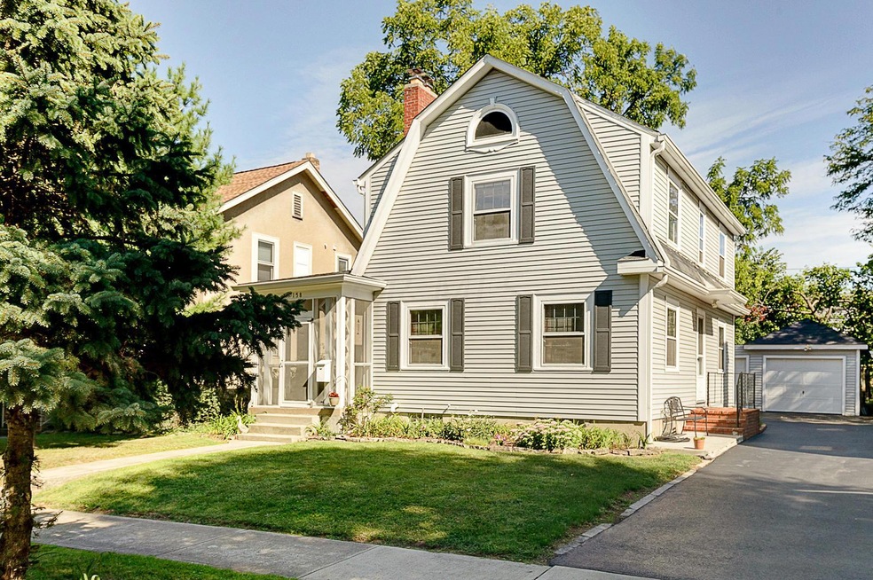 Welcome Home to 158 Glencoe Rd!