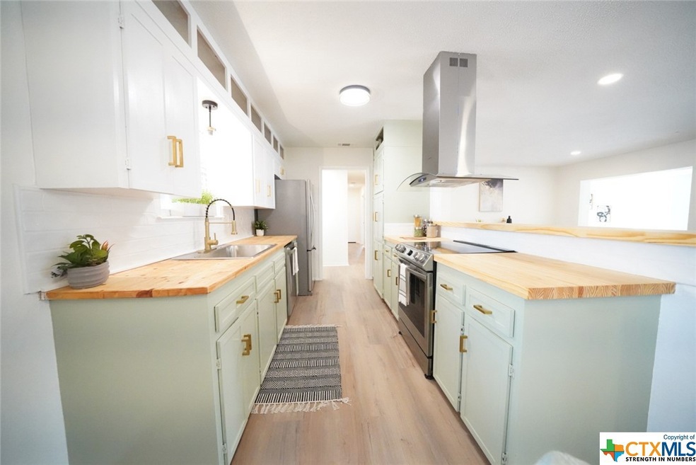 1005 W Lincoln Ave, Copperas Cove, TX 76522 - photo 1