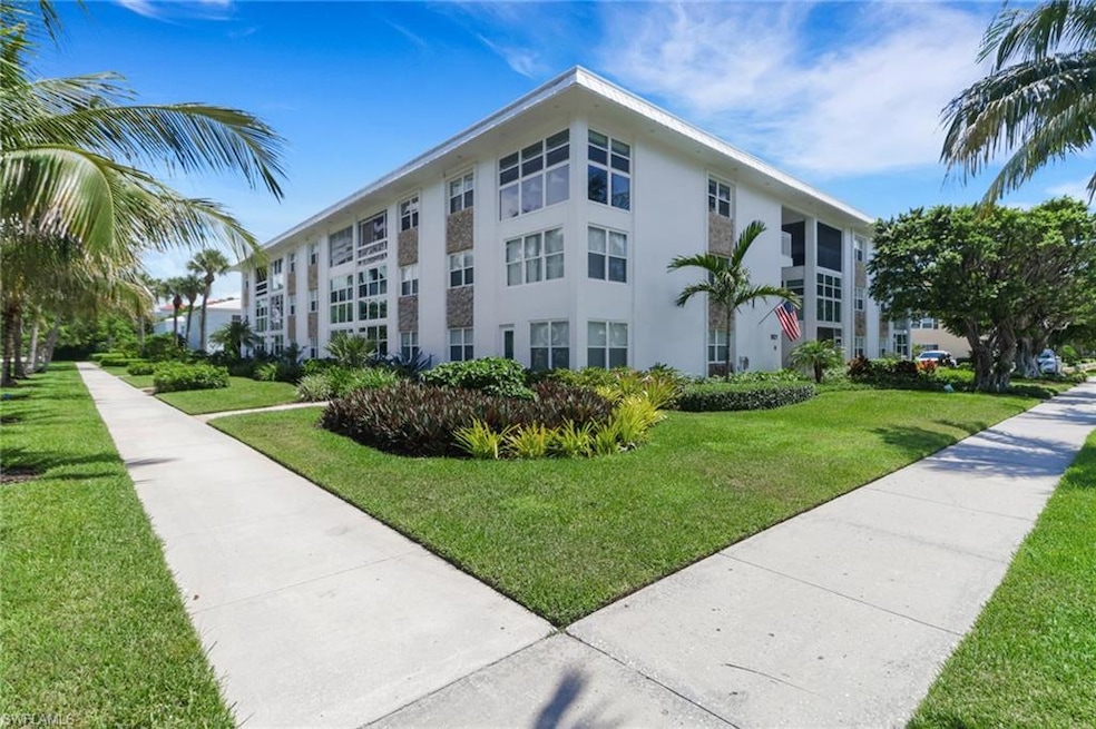 1021 3rd St S unit 306, Naples, FL 34102 - photo 1