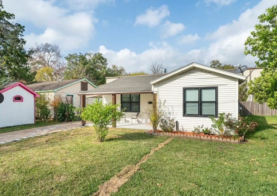 206 Robert Lee Rd, Houston, TX 77009 - photo 1