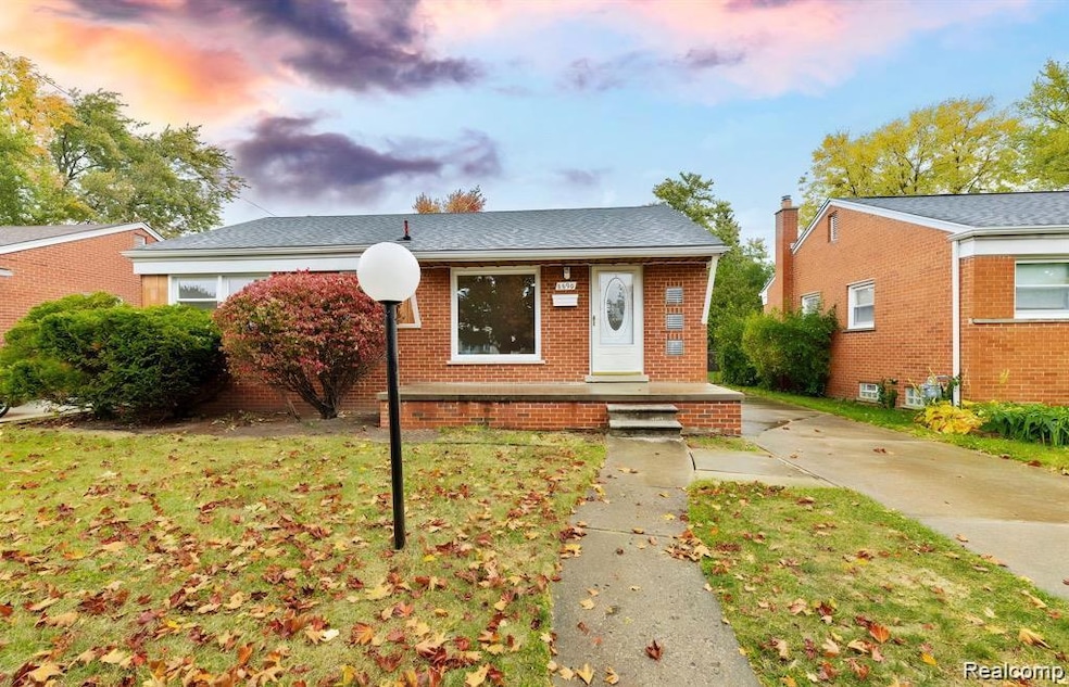 6690 Deering St, Garden City, MI 48135 - photo 1