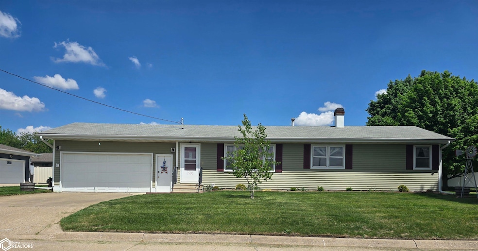 1505 Circle Dr, Vinton, IA 52349 - photo 1