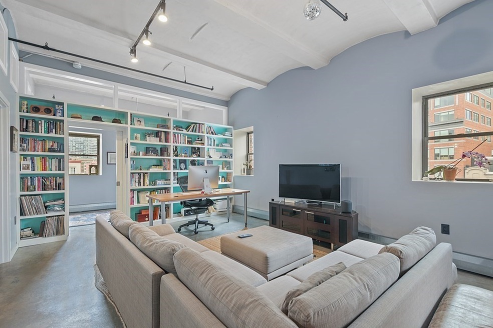 717 Atlantic Ave unit 8C, Boston, MA 02111 - photo 1