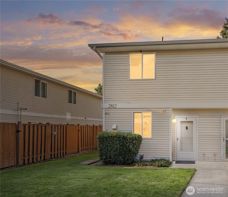 Welcome to this lovely corner condo in Auburn! This rare two-story unit is filled with natural light thanks to windows throughout, creating a bright and inviting atmosphere. The open layout provides comfortable living with plenty of space to relax or entertain. As a corner unit, you’ll enjoy added privacy and views from multiple angles. The HOA takes care of the landscaping and exterior maintenance, so you can spend more time enjoying your home and less time on upkeep.