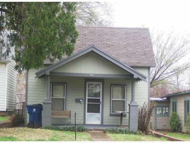 319 E Logan Ave, Guthrie, OK 73044 - photo 1