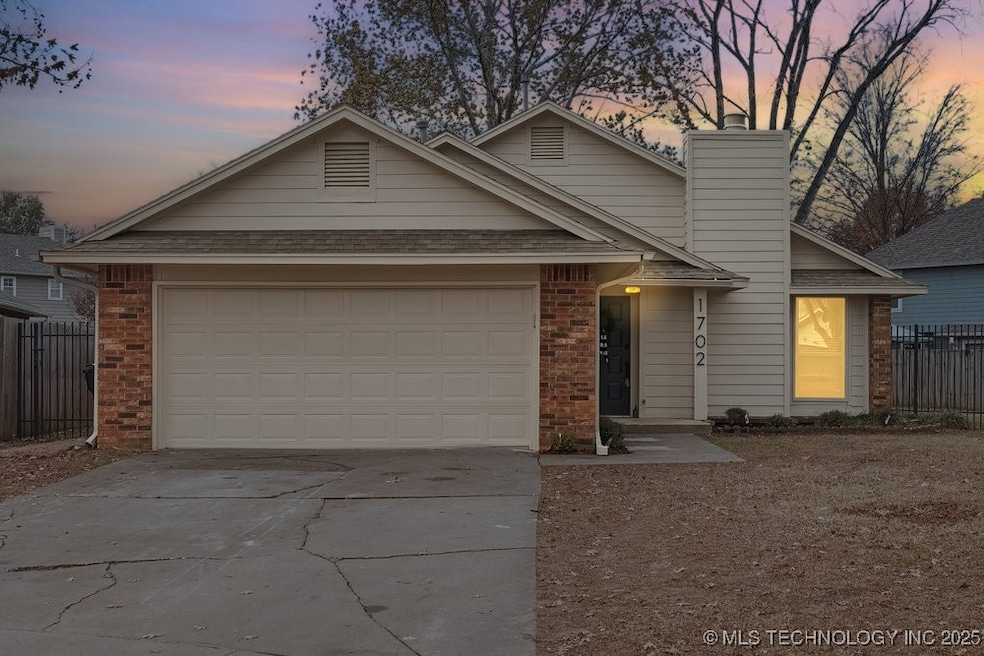 1702 S Aster Ct, Broken Arrow, OK 74012 - photo 1