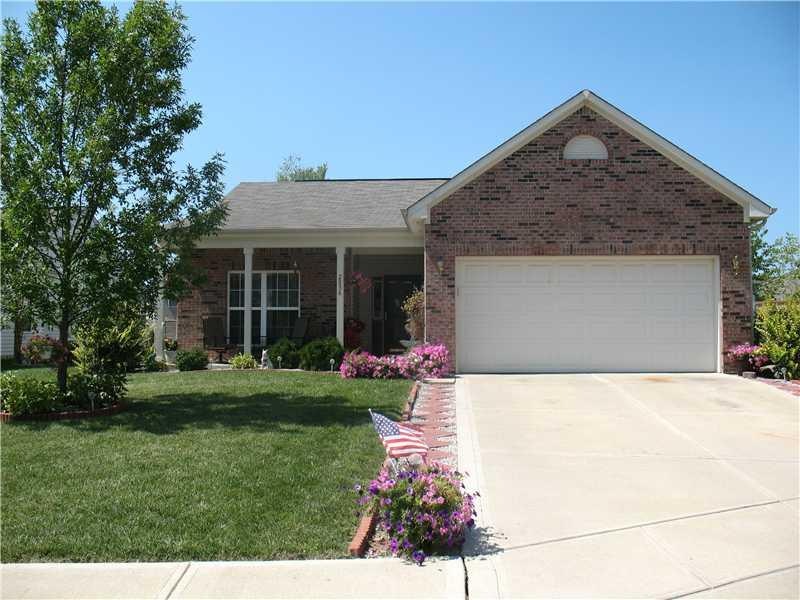 2836 Limber Pine Dr, Whiteland, IN 46184 - photo 1