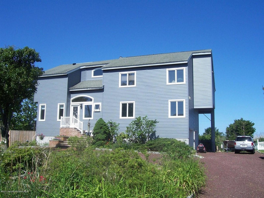 528 Port-Au-Peck Avenue