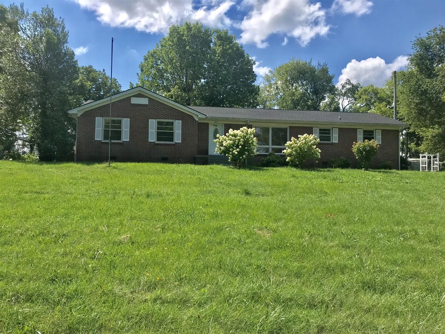 300 Crest Dr, Shelbyville, TN 37160 - photo 1