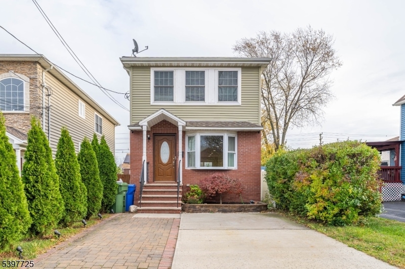 226 Pennsylvania Railroad Ave, Linden, NJ 07036 - photo 1