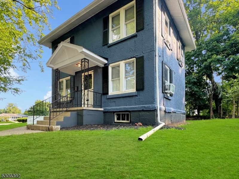 22 Valley View Cir, Phillipsburg, NJ 08865 - photo 1