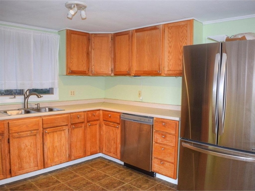 8 Waverly St, Essex Junction, VT 05452 - photo 1