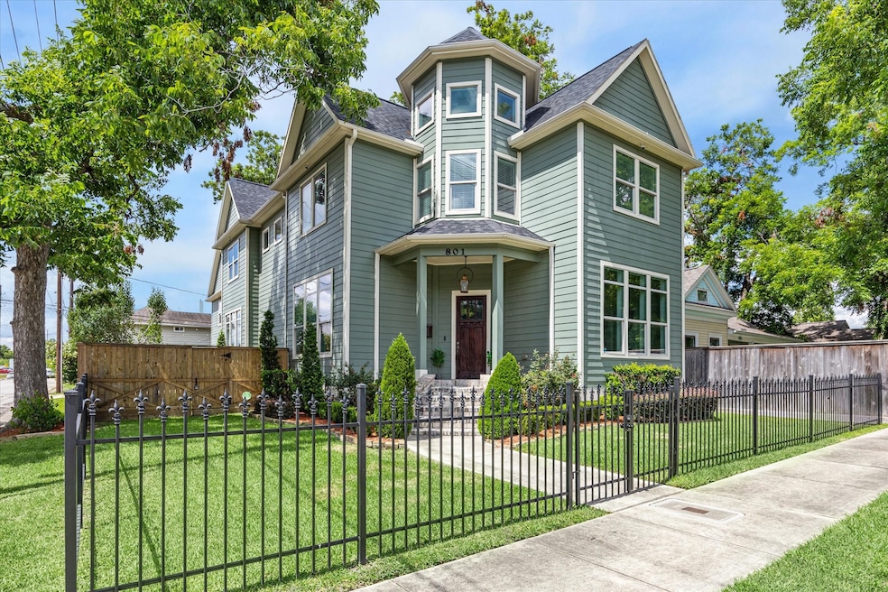 801 E 28th St, Houston, TX 77009 - photo 1