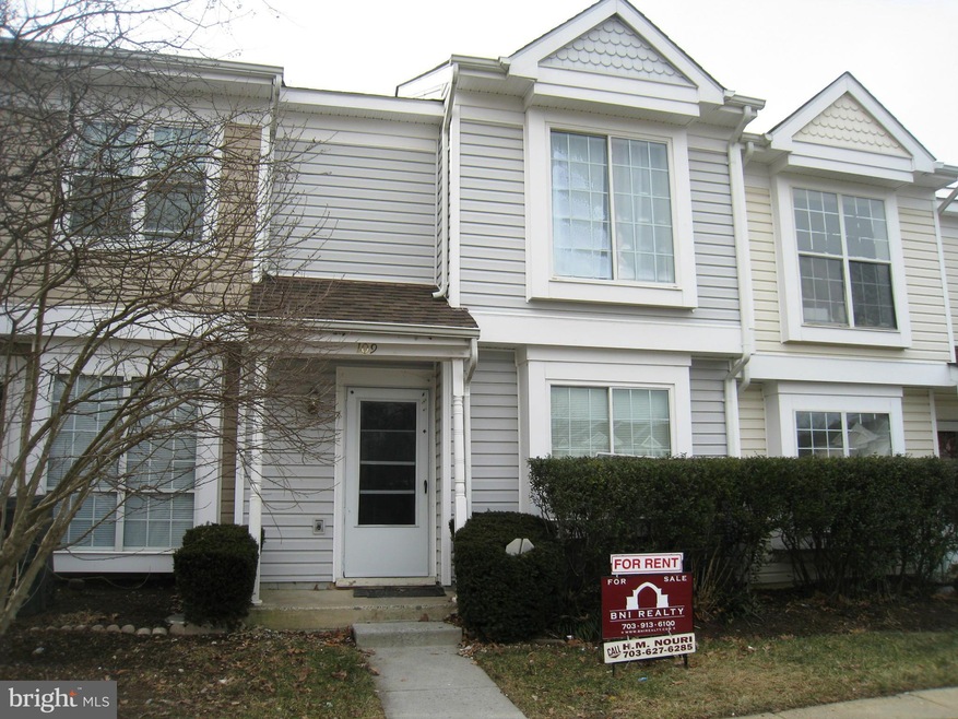 109 Saint Charles Square unit 109, Sterling, VA 20164 - photo 1