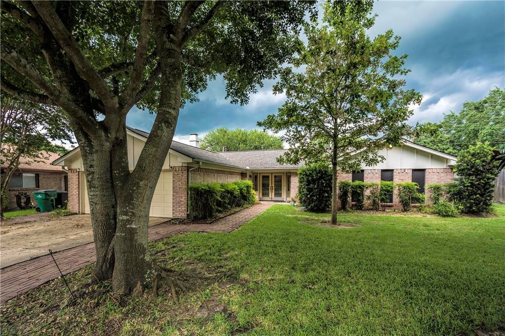 2714 Perry Ln, Alvin, TX 77511 - photo 1