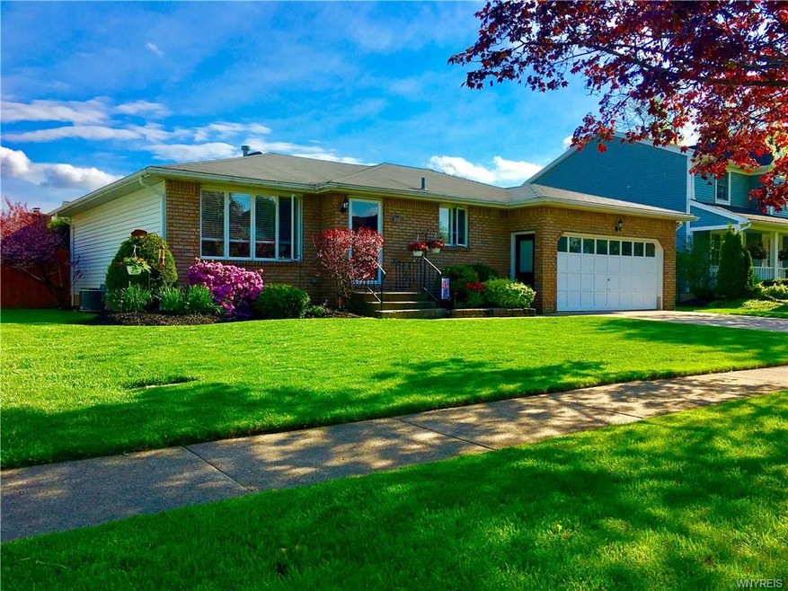 1009 Thomas Fox Dr E, North Tonawanda, NY 14120 - photo 1