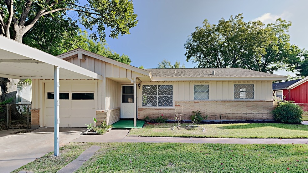 11738 Somerset Ln, Houston, TX 77093 - photo 1