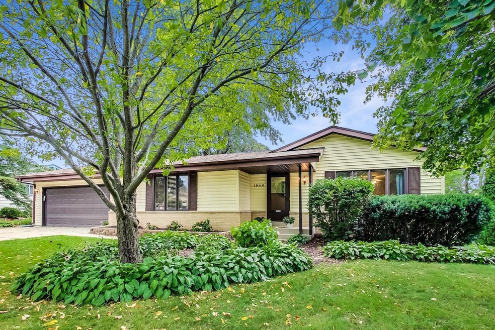 1946 Rambling Rose Rd, Waukesha, WI 53186 - photo 1