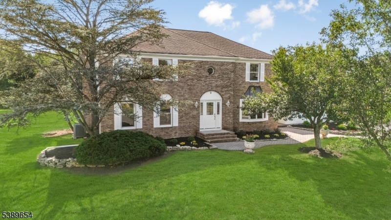 Pending $900,000 • Co-Listing Agent