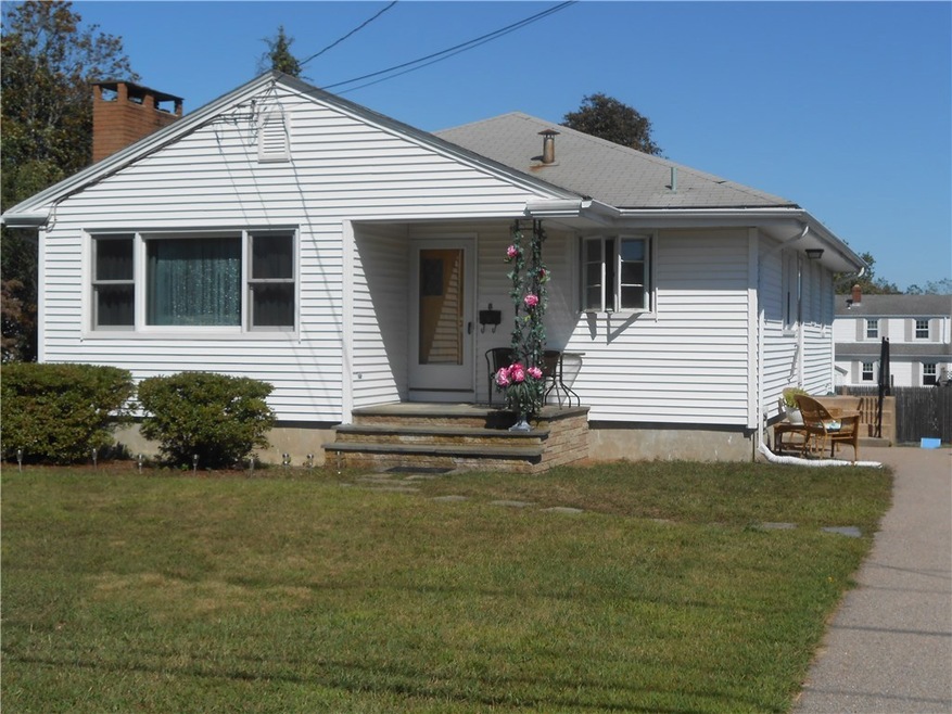 Easy to maintain vinyl siding.