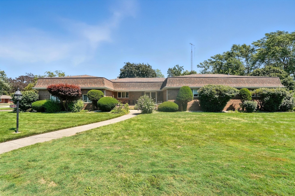 5749 Ellsworth Ct, Merrillville, IN 46410 - photo 1