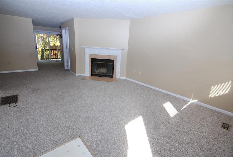 93 Cadogan Way unit UEE289, Nashua, NH 03062 - photo 1