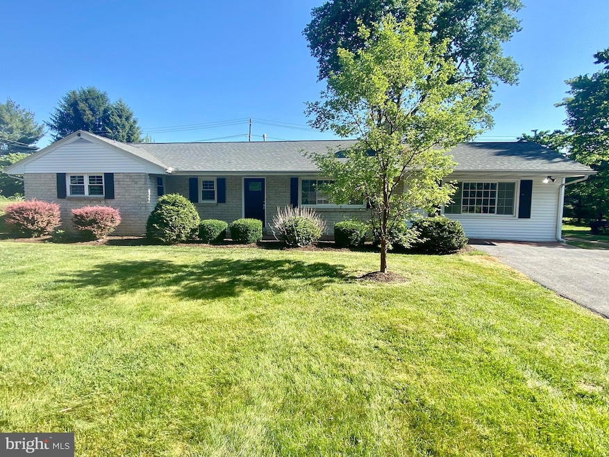 115 E Glenn Rd, Hershey, PA 17033 - photo 1