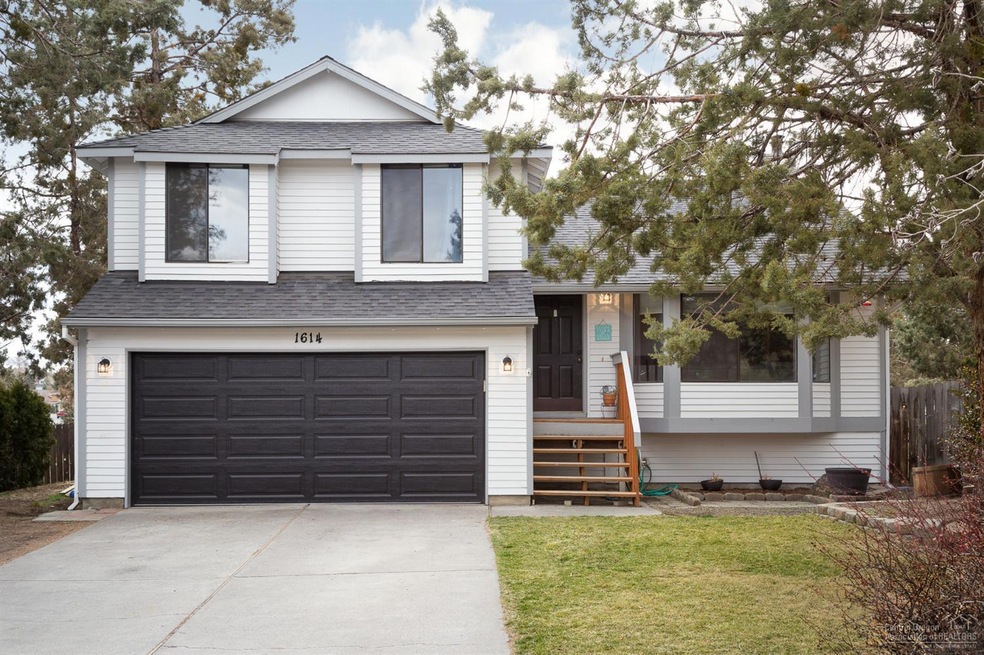 1614 NE Cackler Ln, Bend, OR 97701 - photo 1