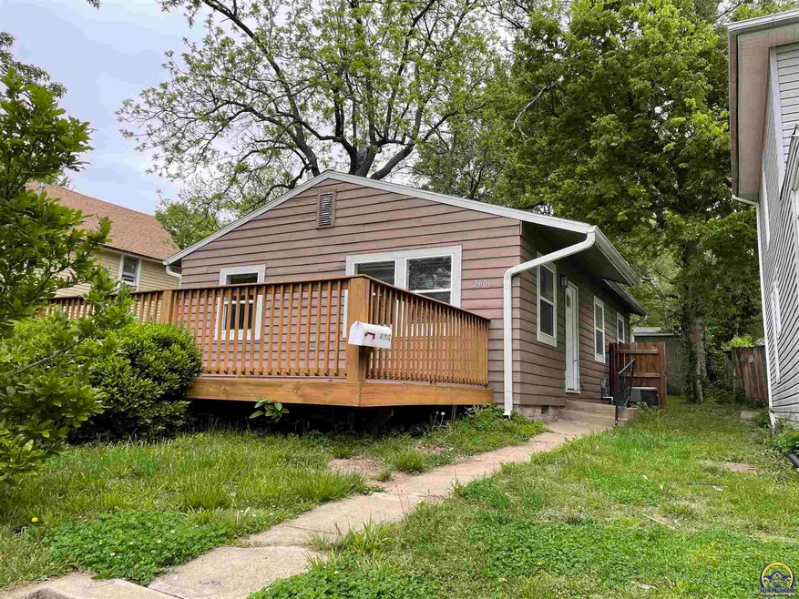 2606 SW Clay St, Topeka, KS 66611 - photo 1