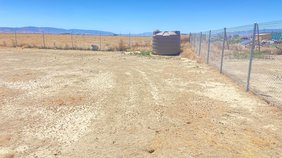 0 Cor Avenue A2 85 Stw unit 25003954, Lancaster, CA 93536 - photo 1