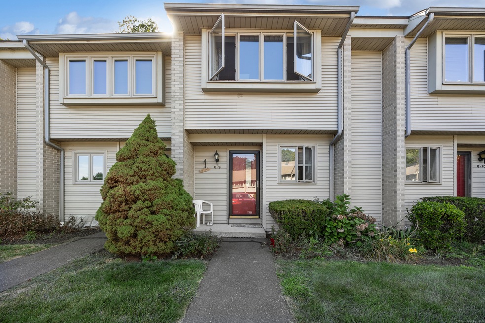 827 Oronoke Rd unit 8-9, Waterbury, CT 06708 - photo 1