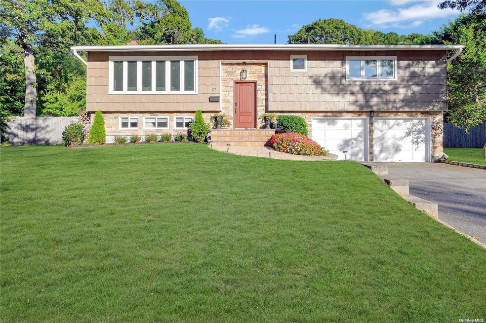 27 Baywood Ln, Bayport, NY 11705 - photo 1