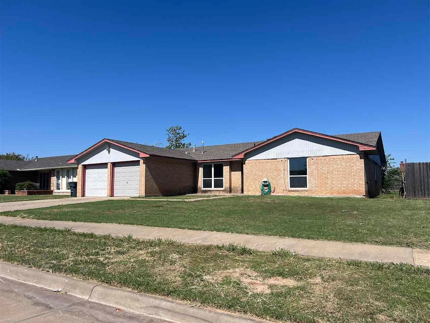 6815 SW Bainbridge Ave, Lawton, OK 73505 - photo 1